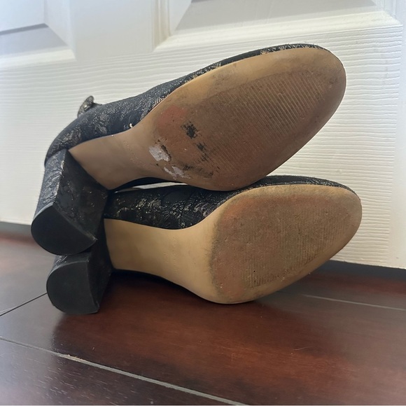 Size 10 Marc Fisher Ankle Strap Black and Nude Lace Pumps Heels - Picture 6 of 7